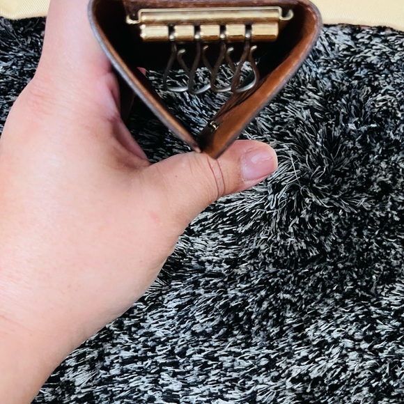 Louis Vuitton 4 key holder - Picture 7 of 7